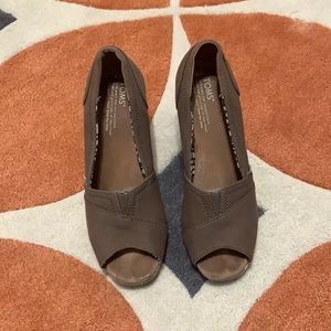 Tom’s Wedge Peep Toes Size 8